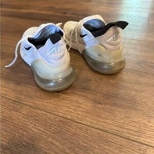 Women’s NIKE AIR MAX 270 size 7